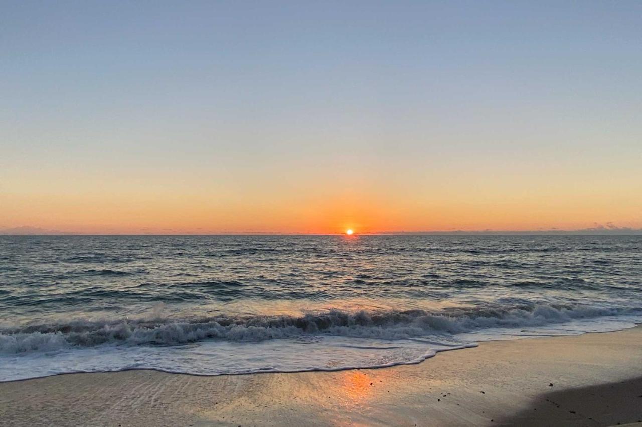 Walk To Shore Satellite Beach Condo With Ocean View Eksteriør bilde