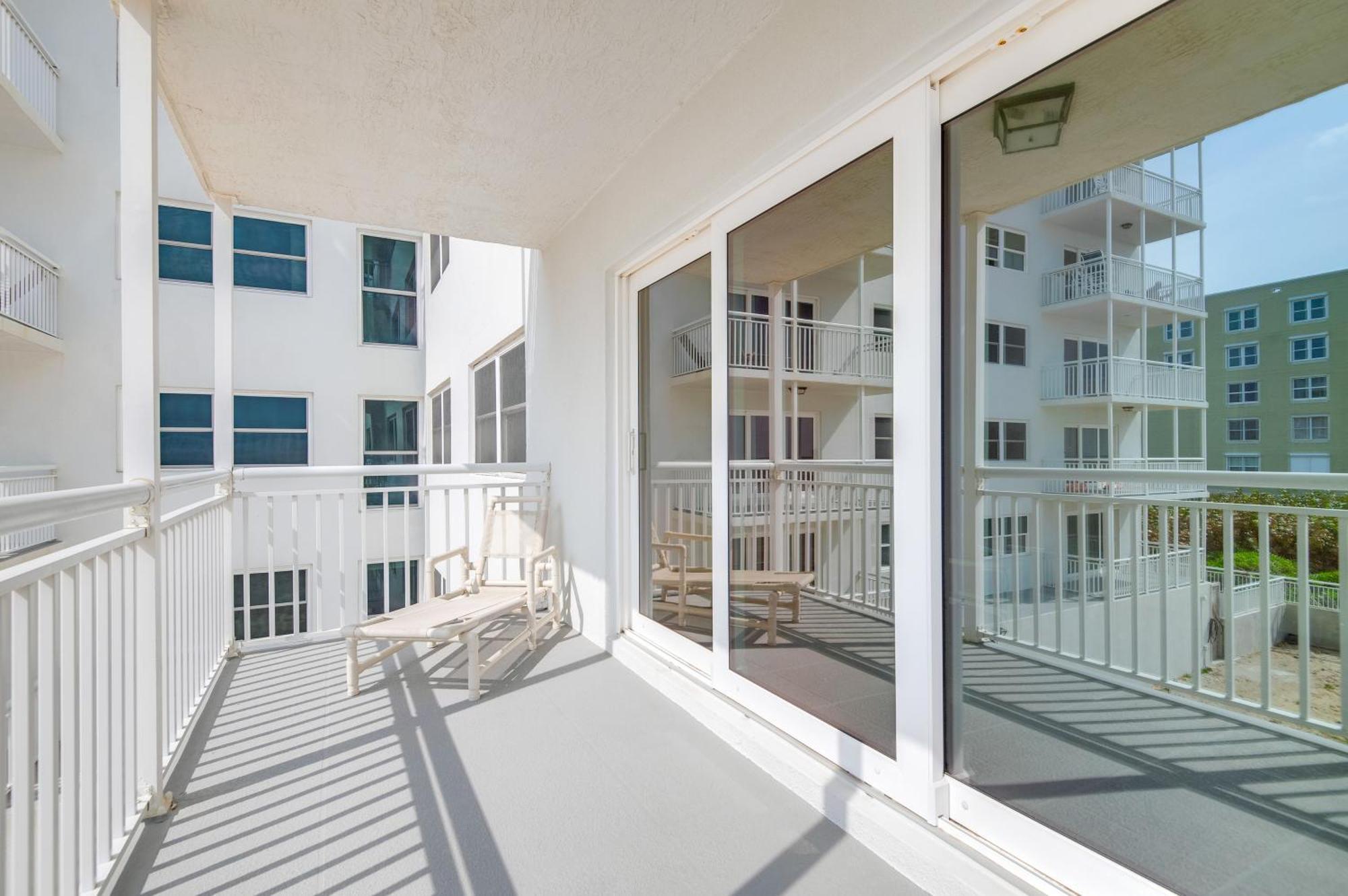 Walk To Shore Satellite Beach Condo With Ocean View Eksteriør bilde